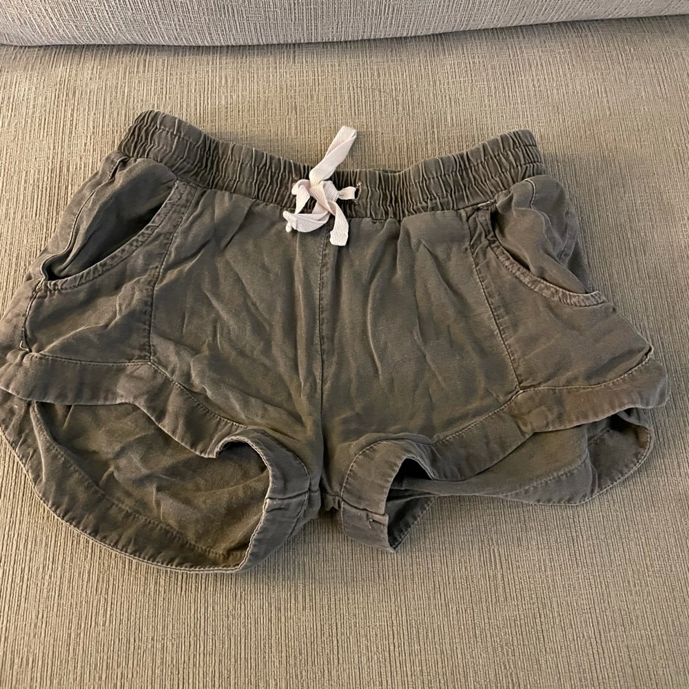 Girls medium black billabong shorts.
